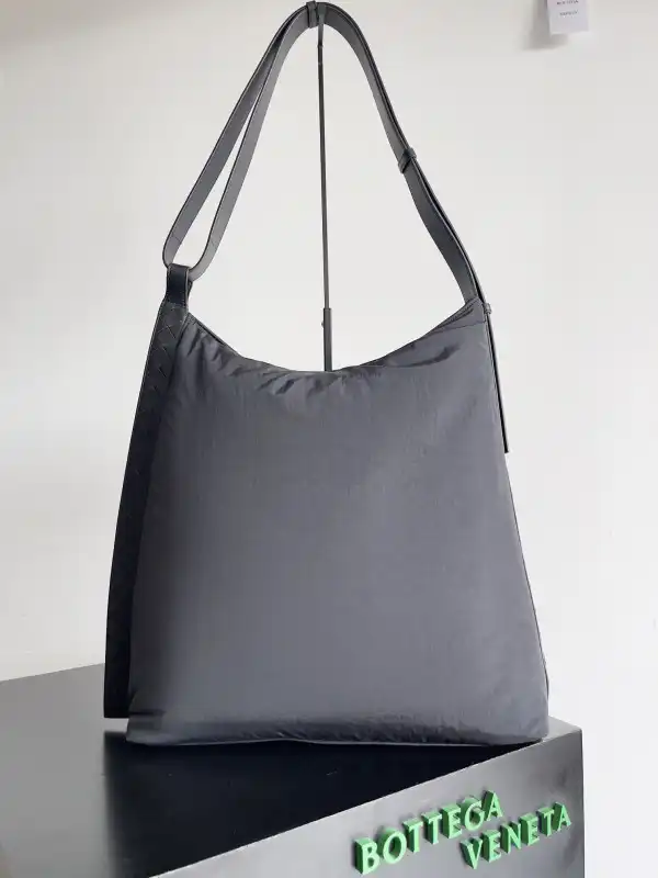 Bagsoffer BOTTEGA VENETA Large Crossroad Hobo