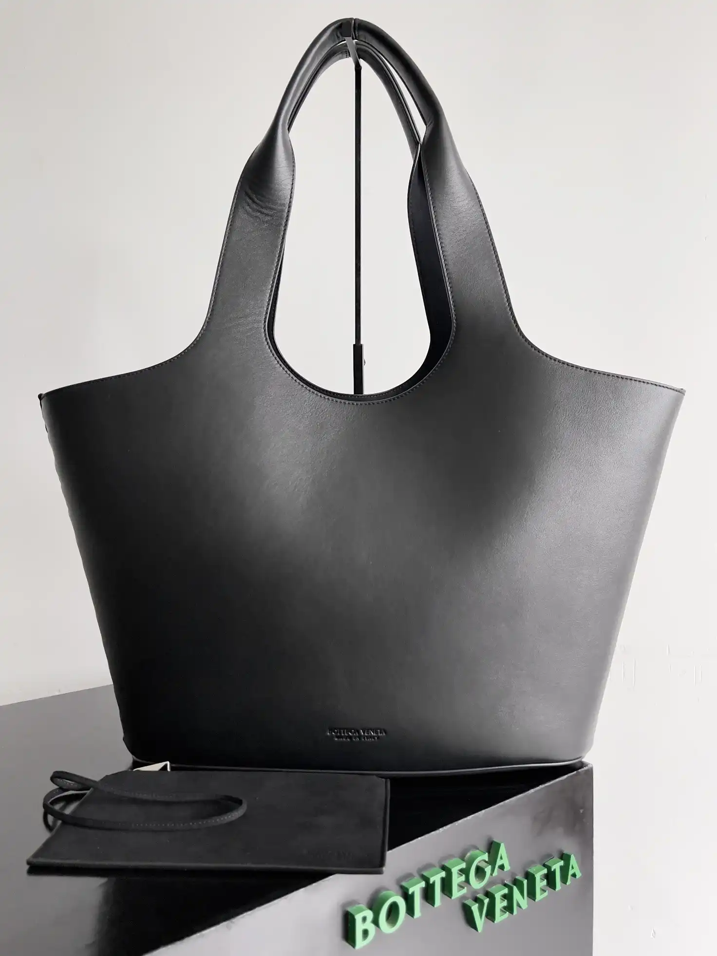 BOTTEGA VENETA Medium Creek Tote