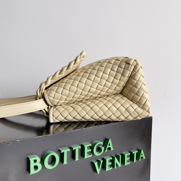 HOT SALE BOTTEGA VENETA Patti Top Handle Bag