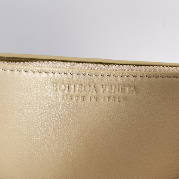 HOT SALE BOTTEGA VENETA Patti Top Handle Bag