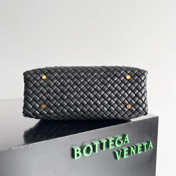 Frstbag ru BOTTEGA VENETA Patti Top Handle Bag