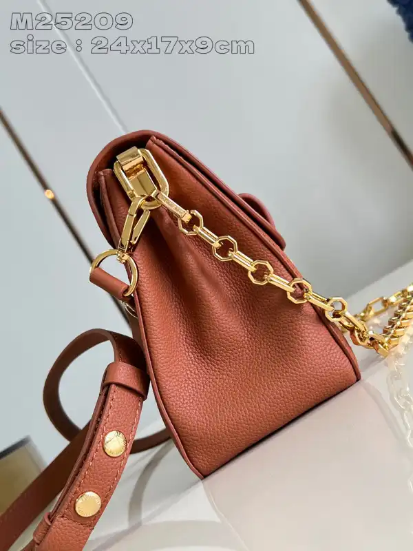 First bag ru LOUIS VUITTON DAUPHINE MM