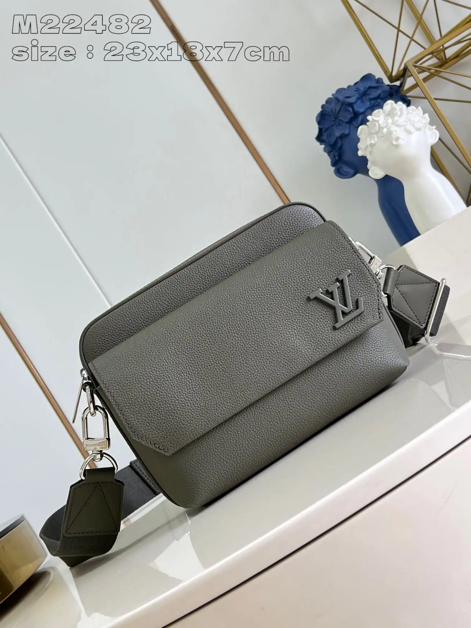 Aaa replica ru LOUIS VUITTON Fastline Messenger-23.5*18*7CM