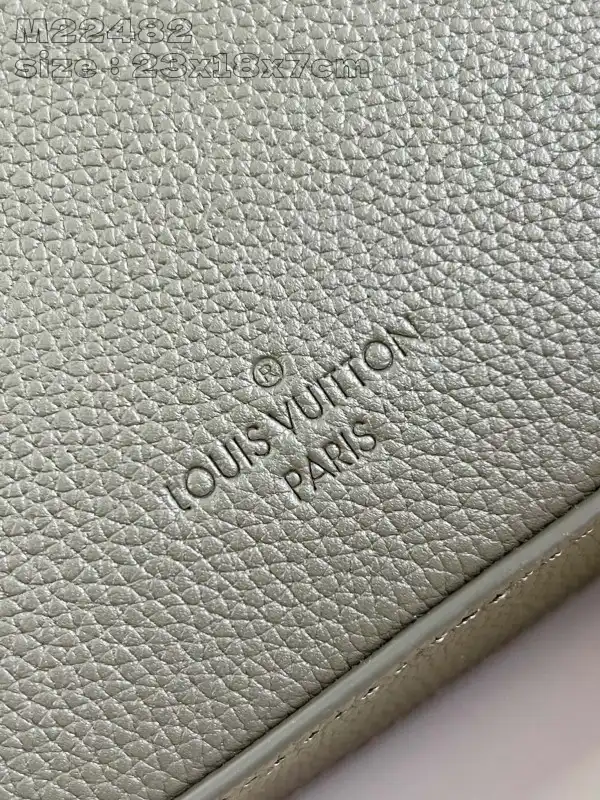 First bag ru LOUIS VUITTON Fastline Messenger-23.5*18*7CM