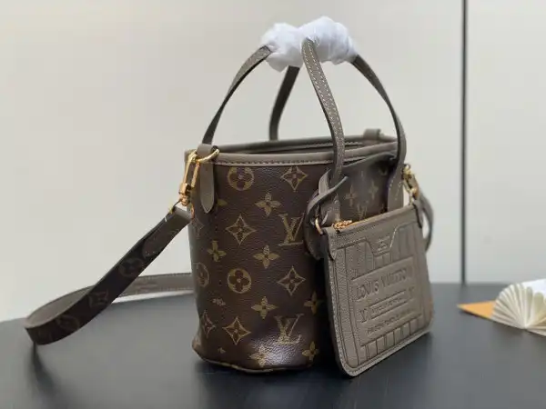 LOUIS VUITTON Neverfull Bandoulière Inside Out BB