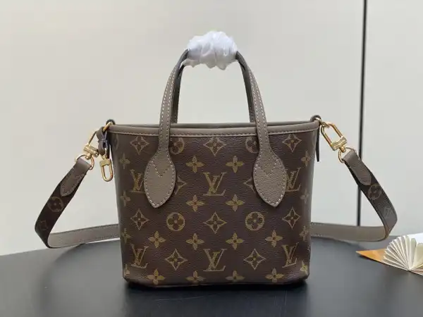 First bag ru LOUIS VUITTON Neverfull Bandoulière Inside Out BB