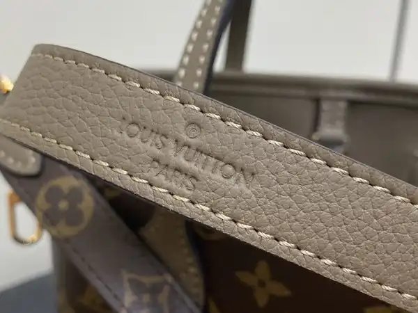 LOUIS VUITTON Neverfull Bandoulière Inside Out BB