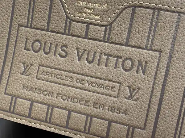 LOUIS VUITTON Neverfull Bandoulière Inside Out BB