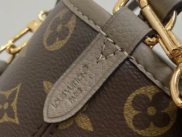 LOUIS VUITTON Neverfull Bandoulière Inside Out BB