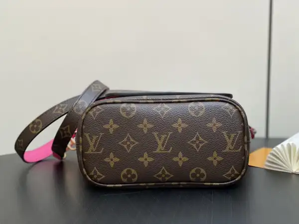 LOUIS VUITTON Neverfull Bandoulière Inside Out BB