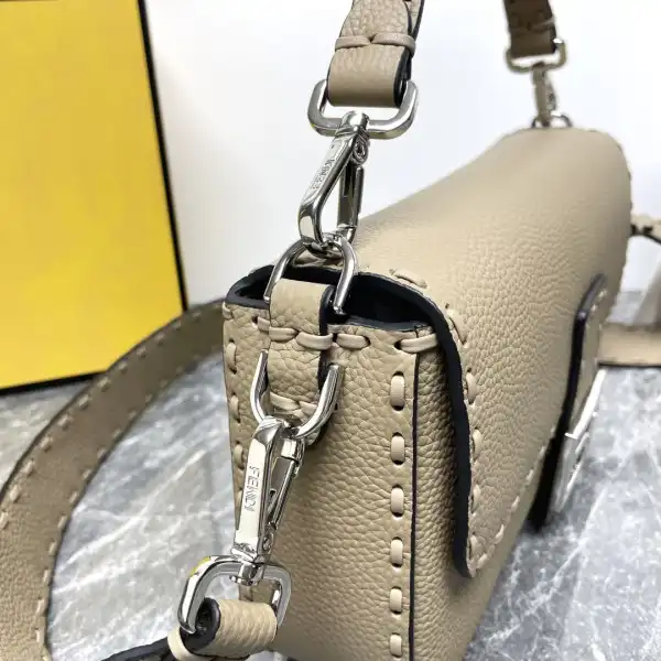 First bag ru FENDI BAGUETTE-27*6*15CM