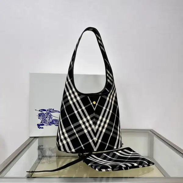 Bagsoffer BURBERRY Small Check Shoulder Bag