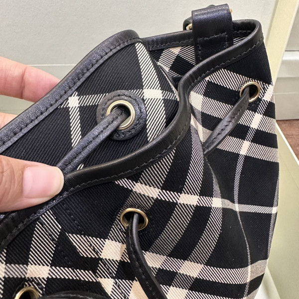 HOT SALE Burberry Medium Check Drawstring Pouch​