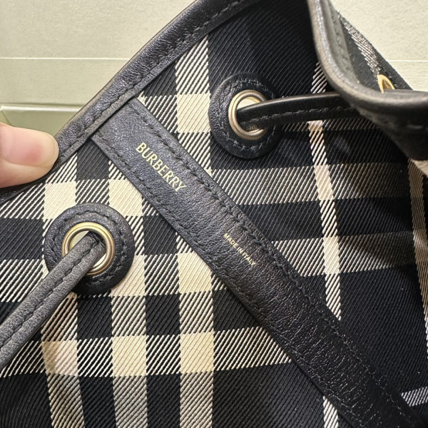 HOT SALE Burberry Medium Check Drawstring Pouch​