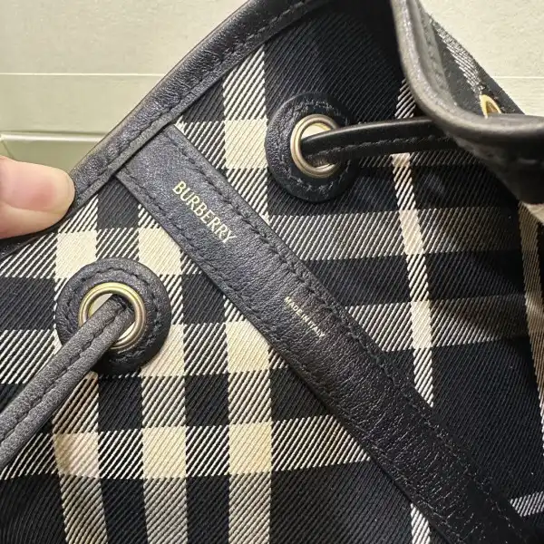 Firstbag Ru Burberry Medium Check Drawstring Pouch​