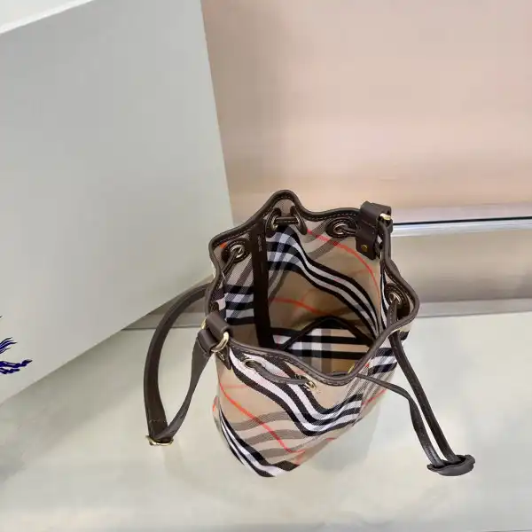 Bagsoffer Burberry Mini Check Drawstring Pouch​