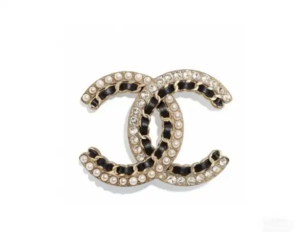 CL BROOCH