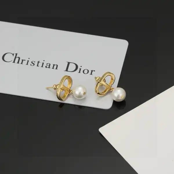 DI0R EARRINGS