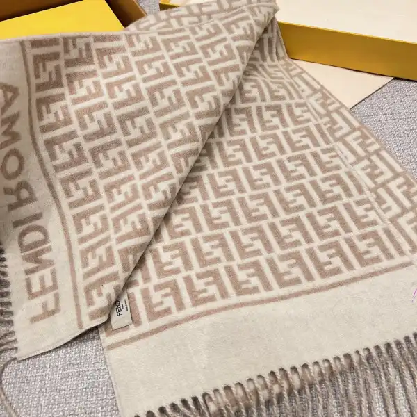 Frstbag ru FENDI SCARF