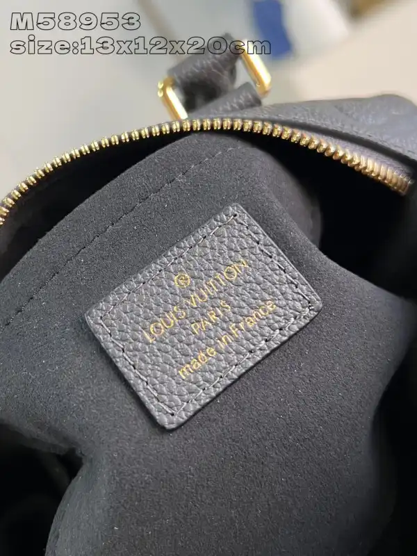 First bag ru LOUIS VUITTON SPEEDY BANDOULIÈRE 20