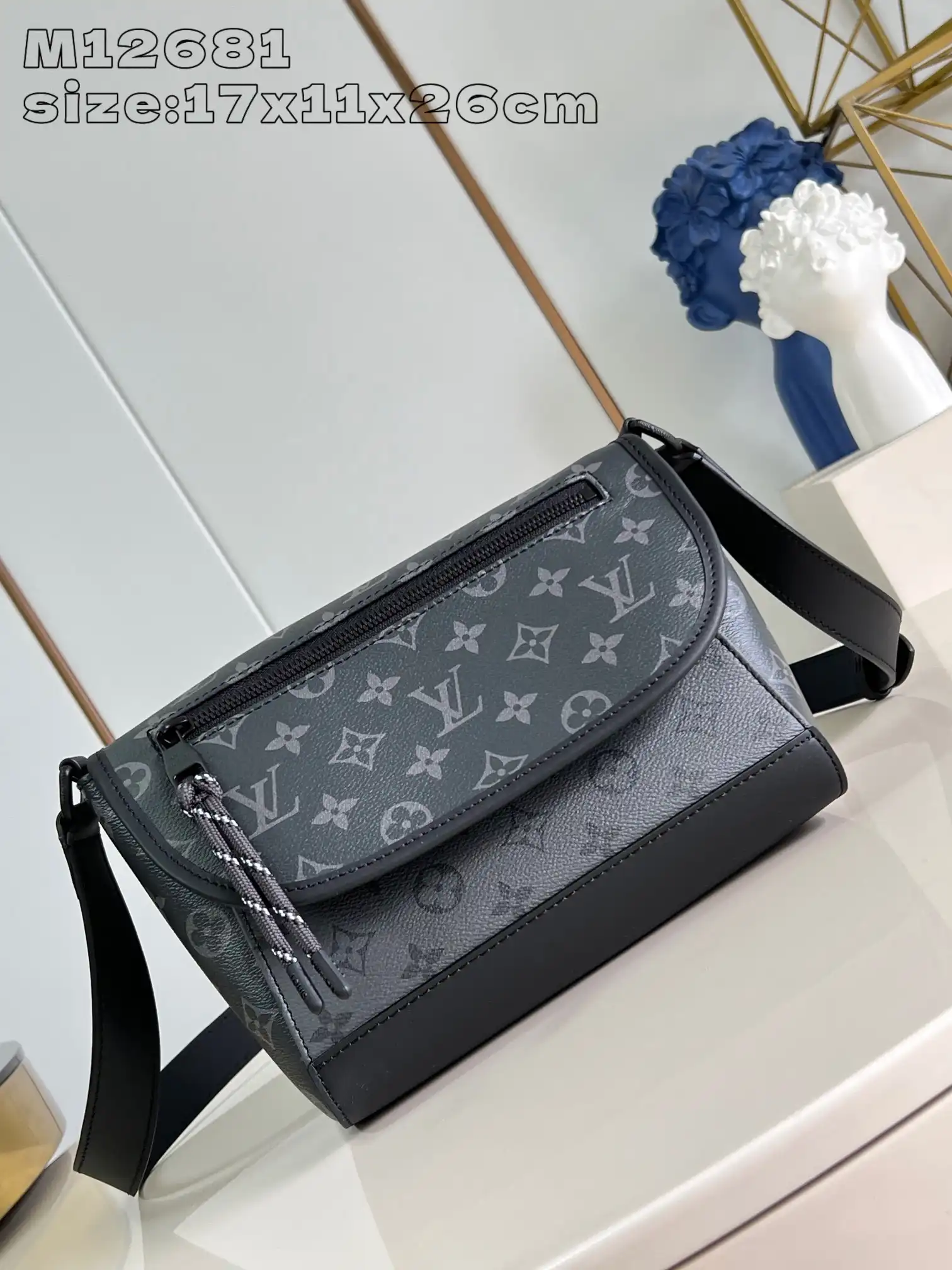 First bag ru Louis Vuitton Pulse Messenger