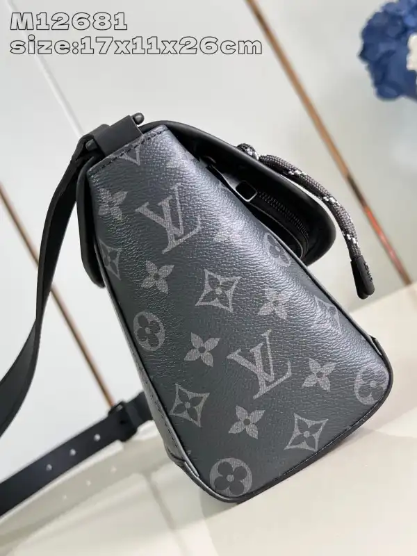 First bag ru Louis Vuitton Pulse Messenger