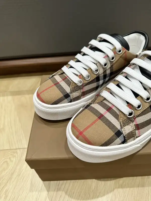 Yupoo bagsoffer BUBERRY SNEAKER