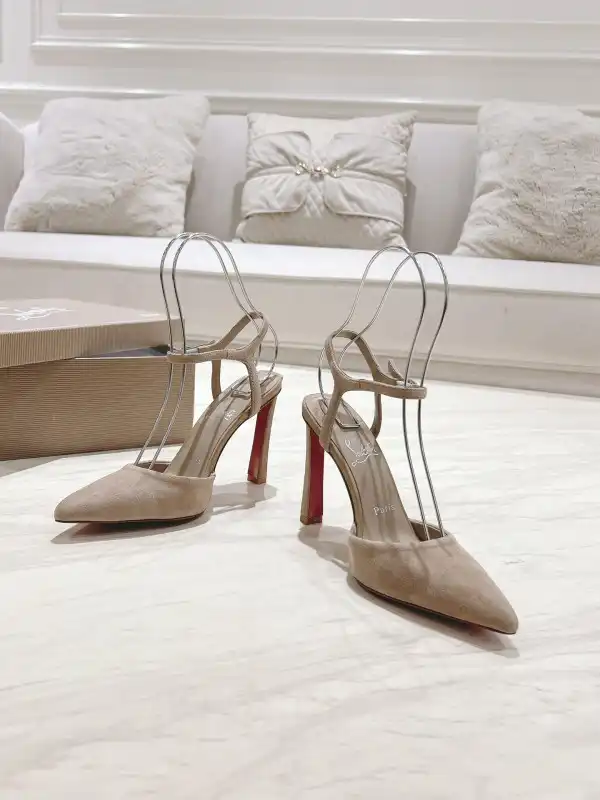 First bag ru Christian Louboutin Pump