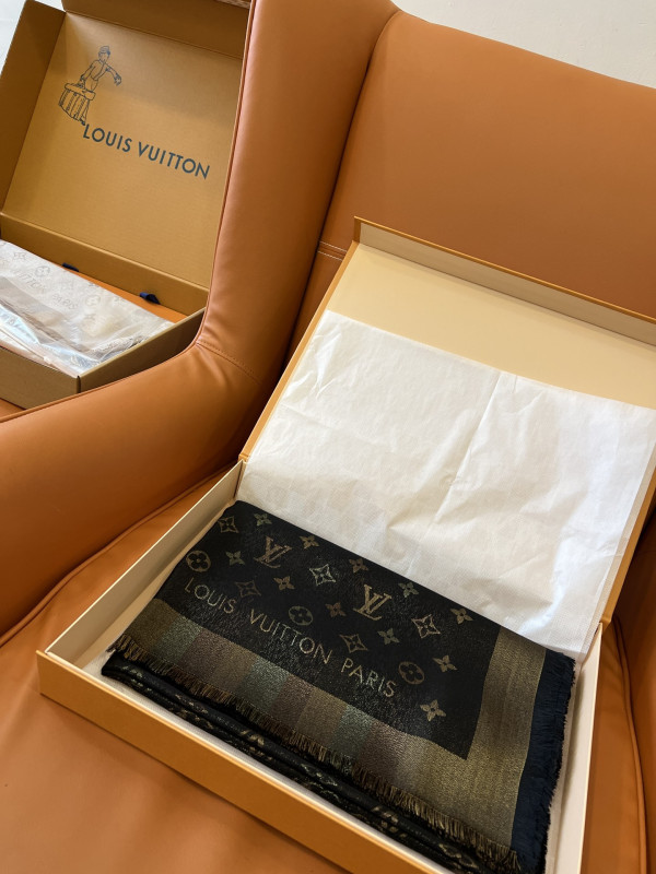 LOUIS VUITTON SCARF