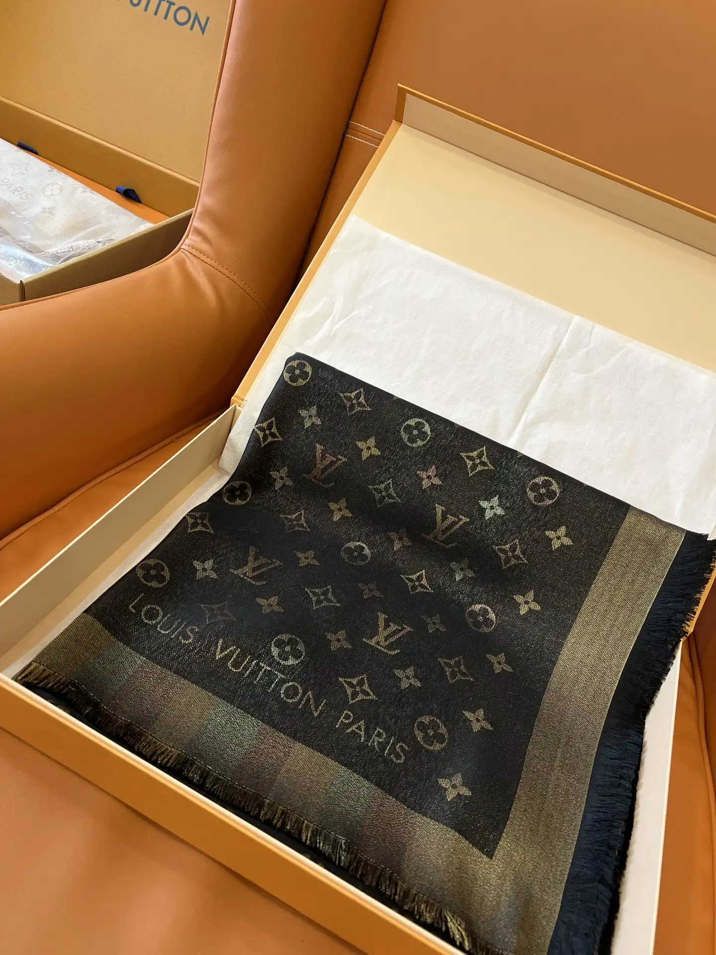 LOUIS VUITTON SCARF