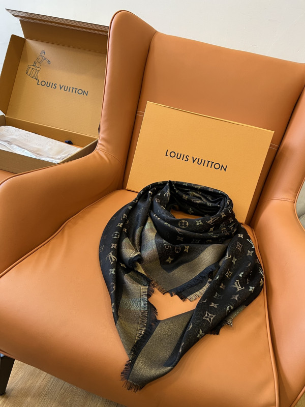 LOUIS VUITTON SCARF