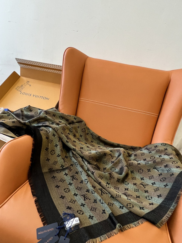 LOUIS VUITTON SCARF