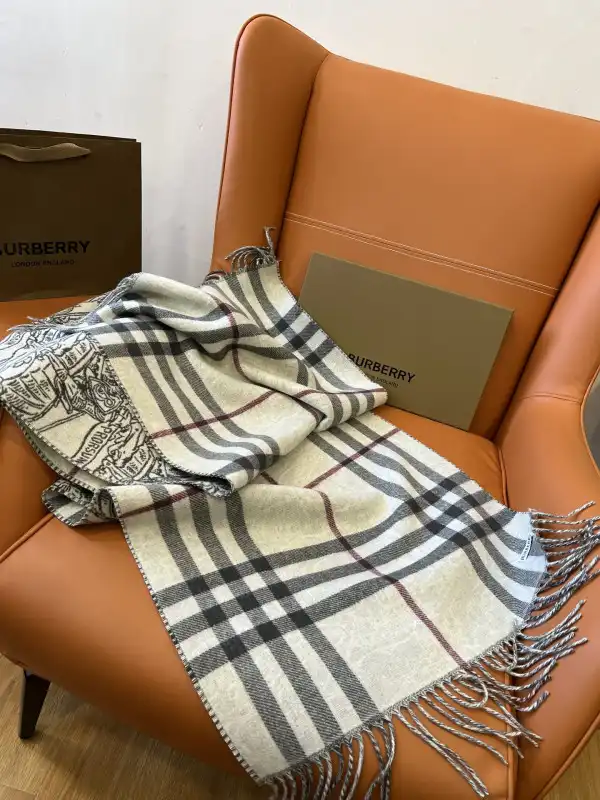 First bag ru Burberry  Scarf