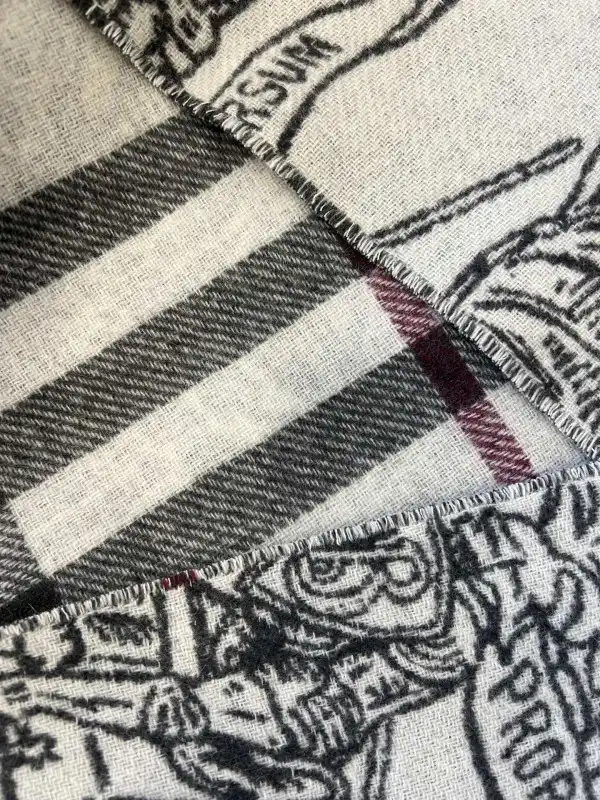 First bag ru Burberry  Scarf