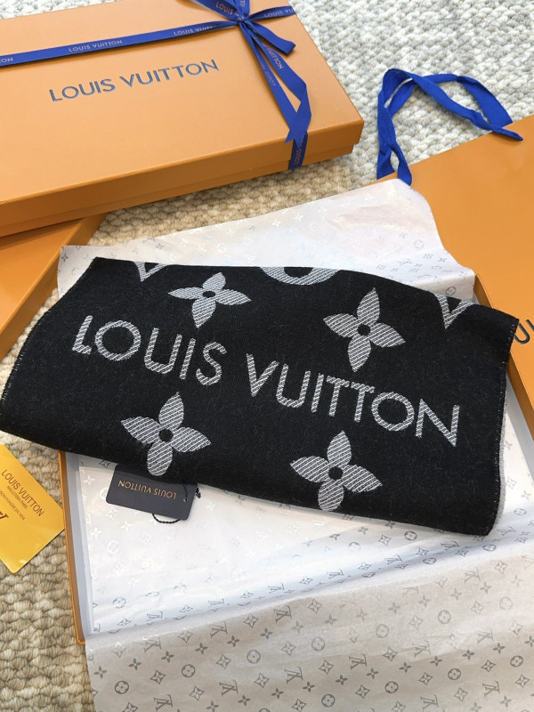 LOUIS VUITTON SCARF