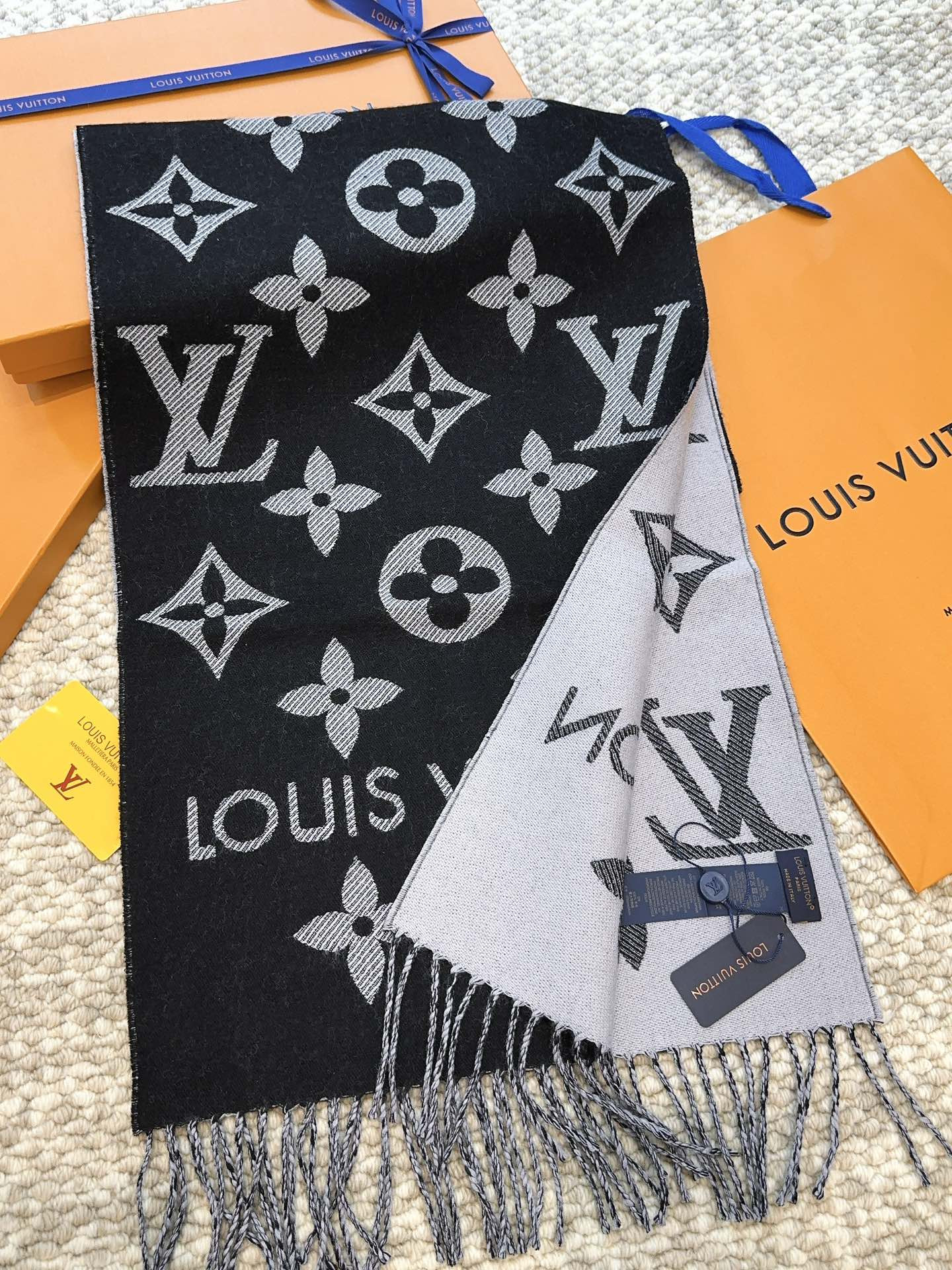 LOUIS VUITTON SCARF