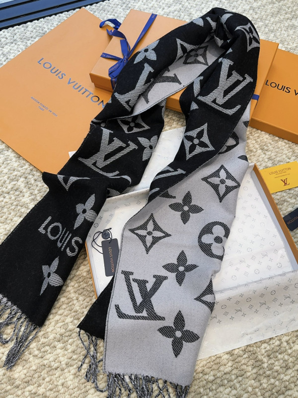 LOUIS VUITTON SCARF