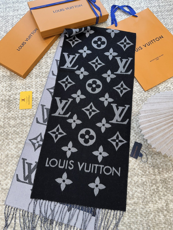 LOUIS VUITTON SCARF