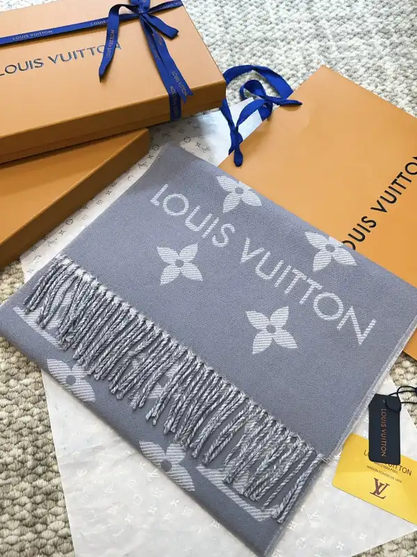 LOUIS VUITTON SCARF