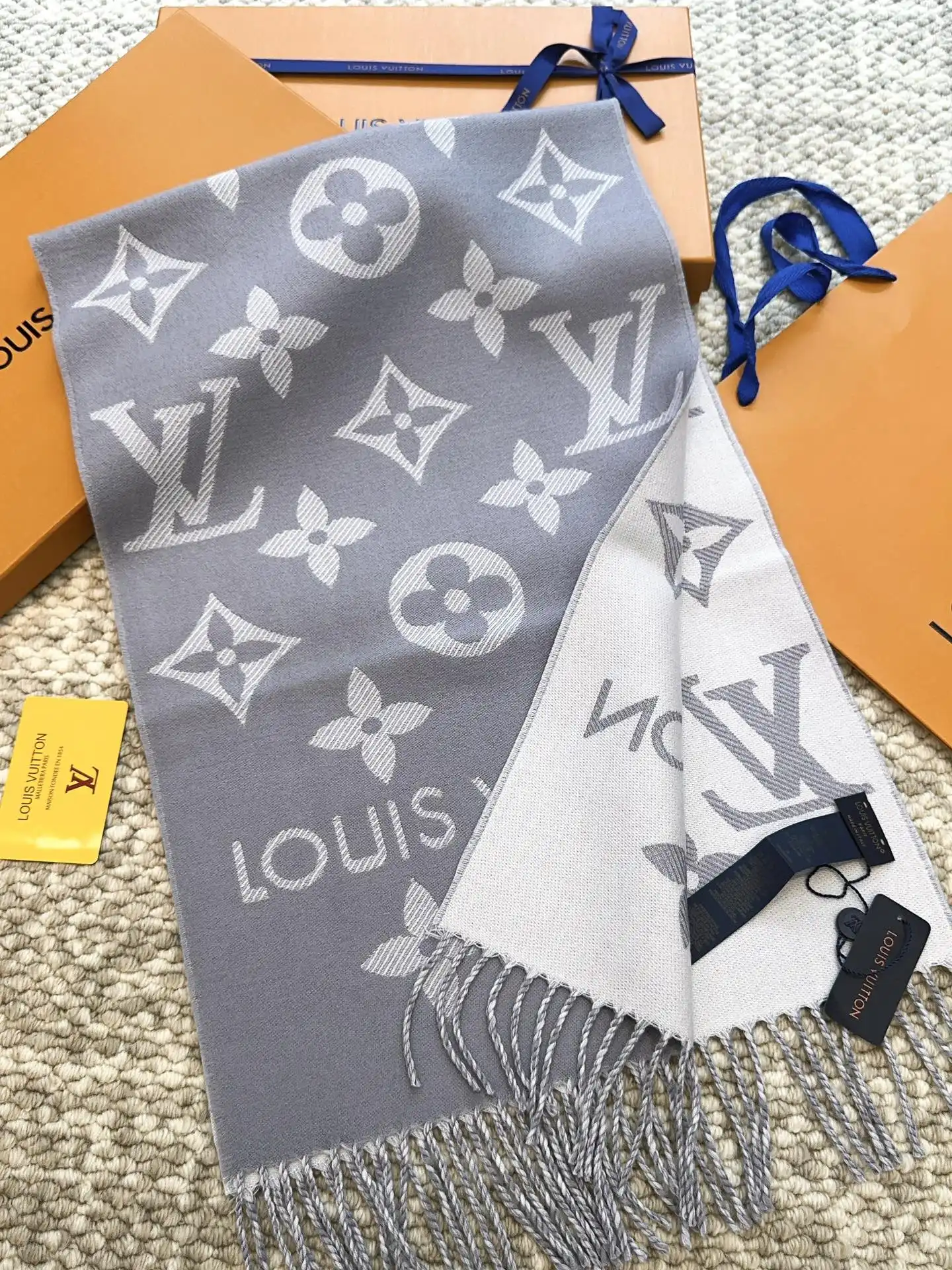 LOUIS VUITTON SCARF