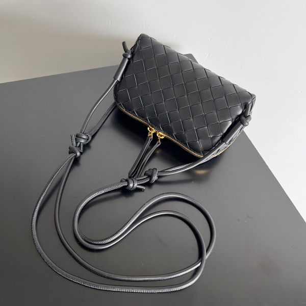 HOT SALE Bottega Veneta Intrecciato Concert Pouch