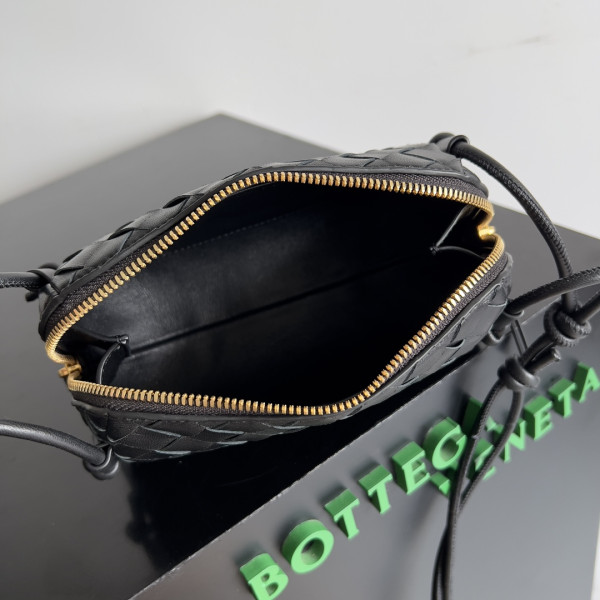 HOT SALE Bottega Veneta Intrecciato Concert Pouch