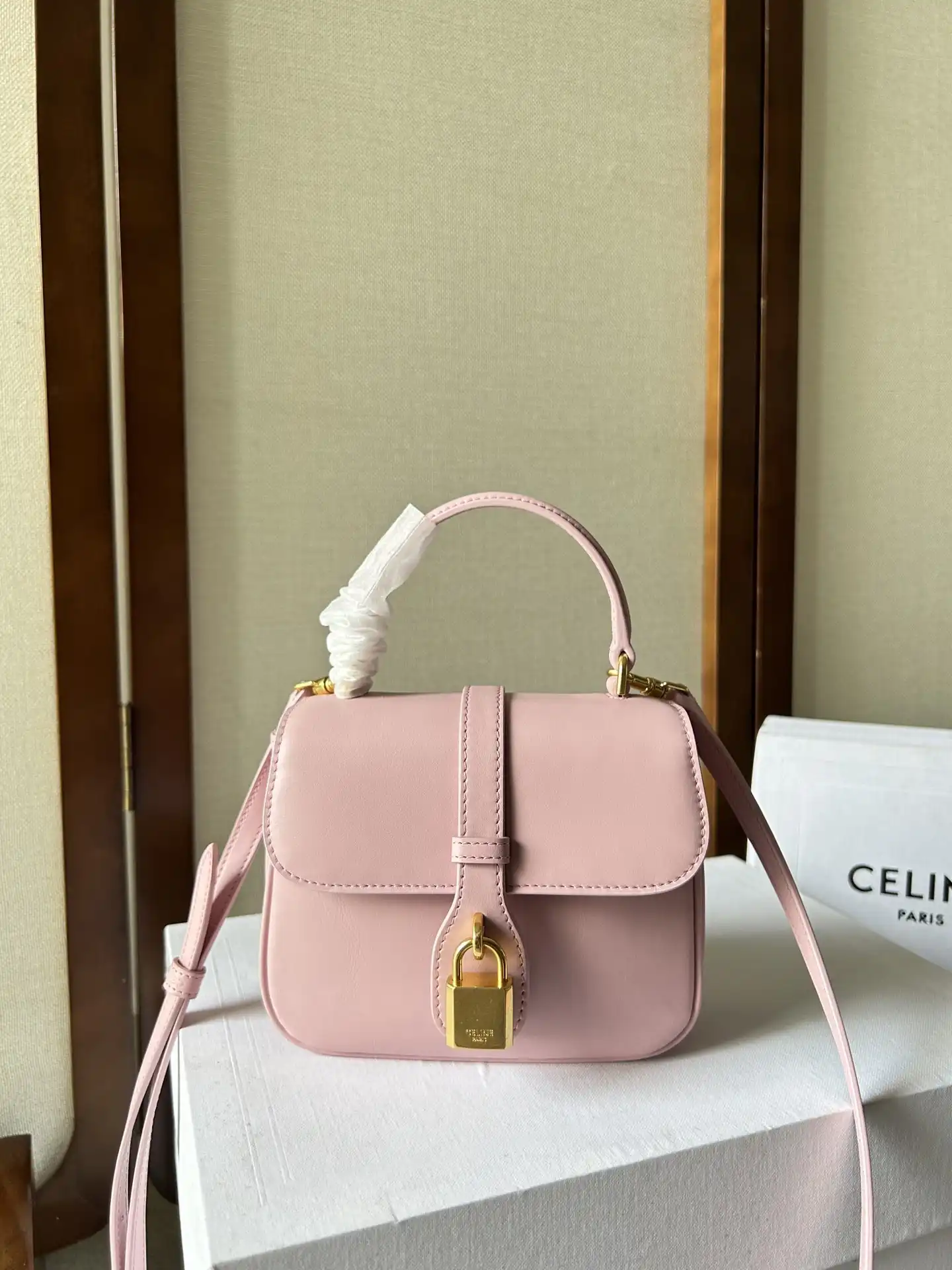 First bag ru Celin* MINI CHAIN CHANELAUDE