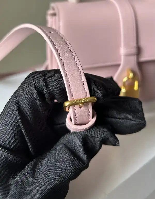 Celin* MINI CHAIN CHANELAUDE