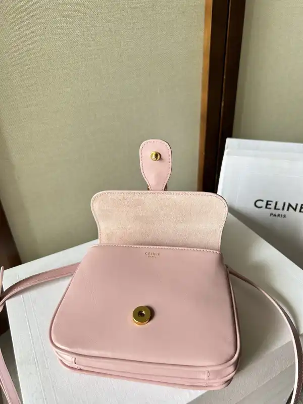 Celin* MINI CHAIN CHANELAUDE