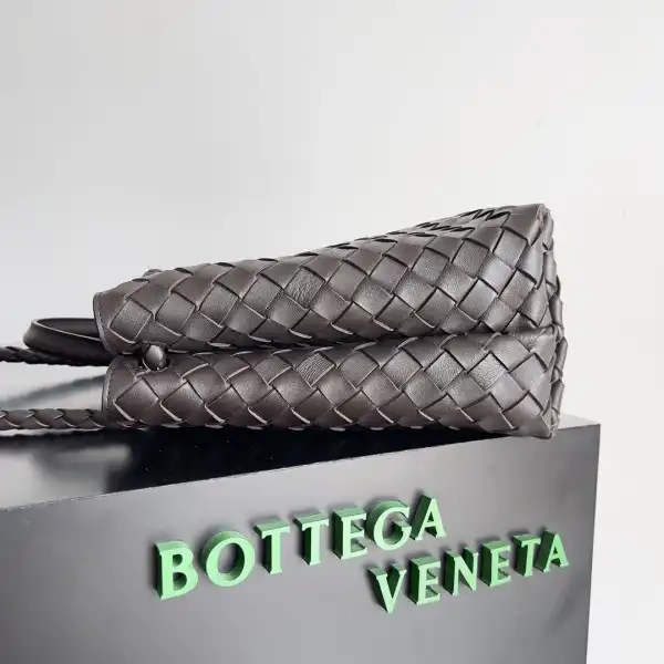 First bag ru BOTTEGA VENETA MEDIUM ANDIAMO