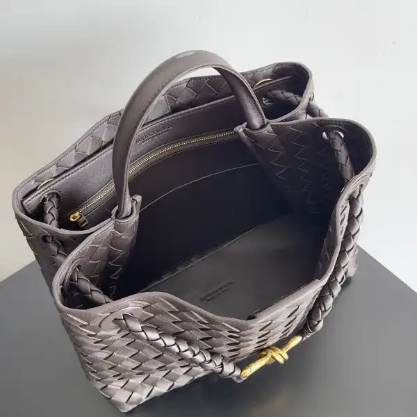 First Bag Ru BOTTEGA VENETA MEDIUM ANDIAMO