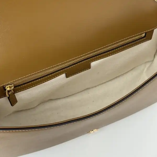 Gucci Blondie medium top handle bag