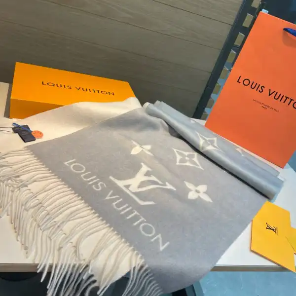 LOUIS VUITTON SCARF