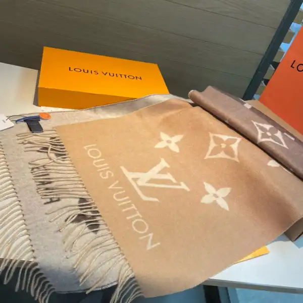 LOUIS VUITTON SCARF